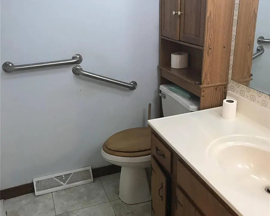 Another view of Comfortable Everyday Bathroom